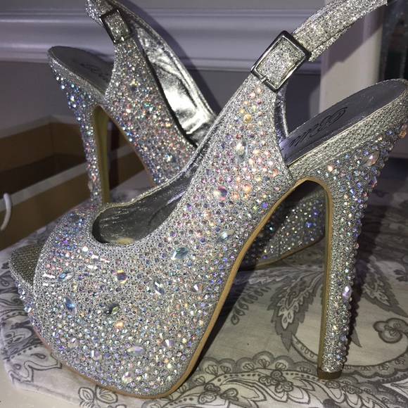 Gorgeous silver platform heels - Picture 2 of 5
